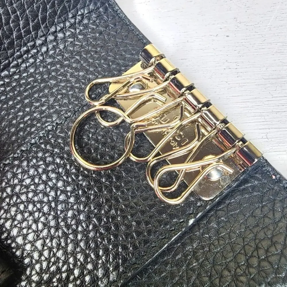 Gucci Black Pebbled Leather Silver Six Key Holder EUC